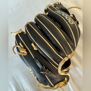 Wilson A2000 Black and Cream Right Handed Baseball Glove